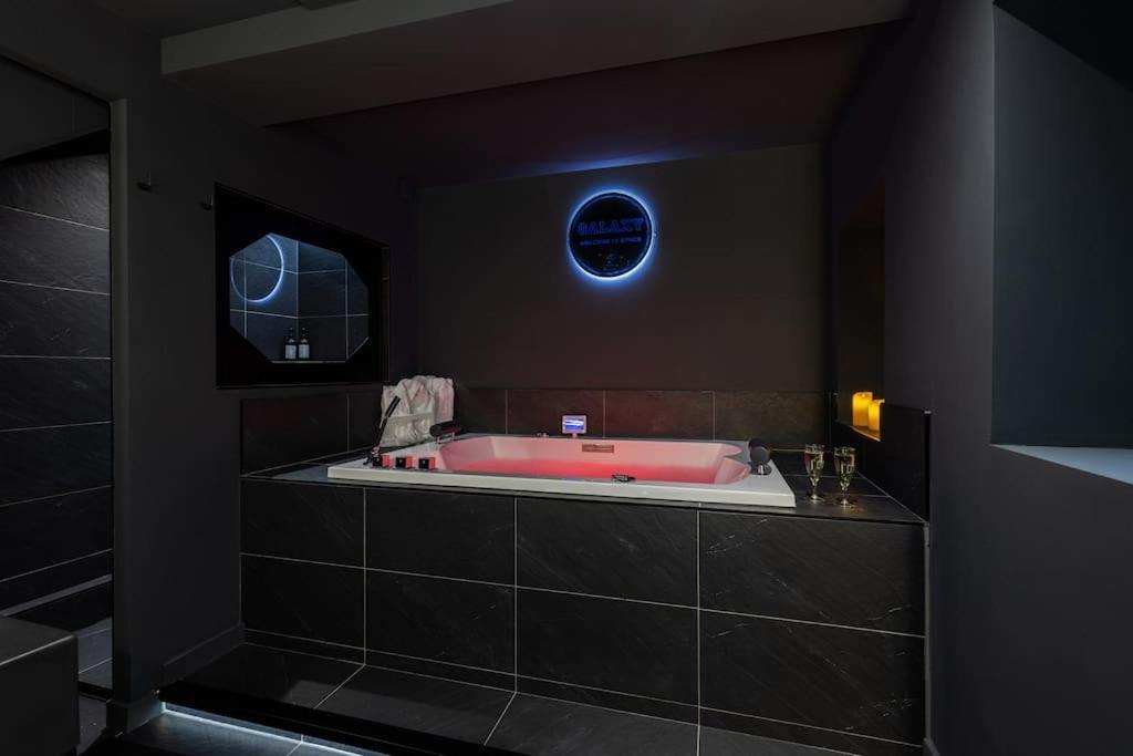 Galaxy La Tete Dans Les Etoiles Apartment Riom Ngoại thất bức ảnh